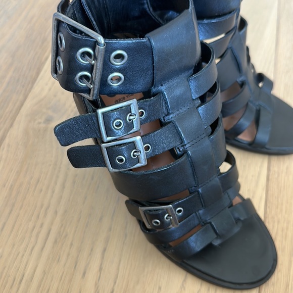 Dolce Vita Paityn Leather Sandals - Picture 9 of 9